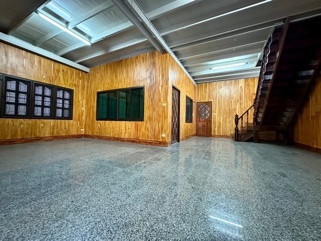 ขายบ้าน 3.2 ลบ. บ้านหลังนี้อยู่หลัง การไฟฟ้า อ.สามชุก จ.สุพรรณบุรี