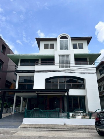  ให้เช่าอาคาร 4 ชั้น พื้นที่ใช้สอยกว่า 500 ตารางเมตร ทาวน์อินทาวน์ ถนนศรีวราแขวงพลับพลา 