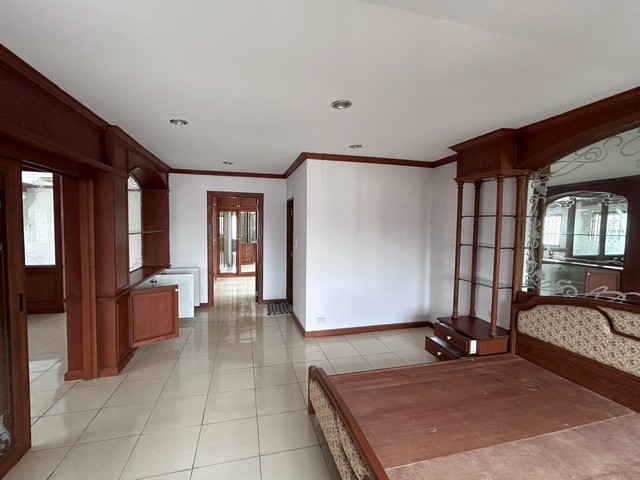 ให้เช่าอาคาร 4 ชั้น พื้นที่ใช้สอยกว่า 500 ตารางเมตร ทาวน์อินทาวน์ ถนนศรีวราแขวงพลับพลา