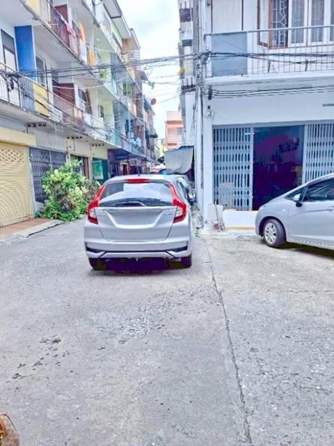 MRT วัดมังกร 3.3 กม. ให้เช่าอาคารพาณิชย์ 4 ชั้น กรุงเกษม  สะพานพระราม8 450ม. ตลาดนางเลิ้ง 1.3 กม. ถนนข้าวสาร 1.6 กม.