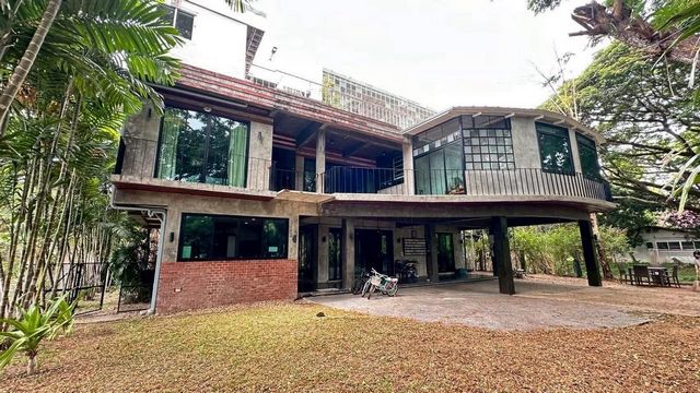 ขายด่วน ถูกสุดๆ 8.9 ล้าน 162 ตรว. 5 นอน 4 น้ำ #โซนแม่ริม บ้านสวย 3 ชั้น #วิวภูเขา บรรยกาศดี ร่มรื่น เป็นส่วนตัวสุดๆ หน้ารร.#โฟร์ซีซั่น