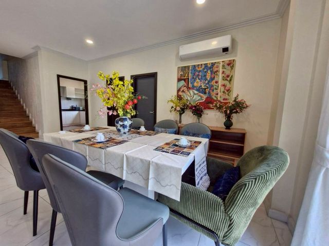 ให้เช่า 65,000 บาท/เดือน #โซนสันผักหวาน #หางดง บ้านเดี่ยว 2 ชั้น | ดีไซน์สวยหรู น่าอยู่สุดๆ #หิ้วกระเป๋าพร้อมเข้าอยู่ได้เลยค่ะ