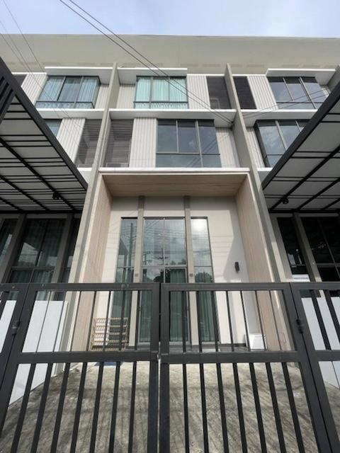 ขายออฟฟิศทาวน์โฮม 3.5 ชั้น 20.3 ตรว. ติดหมู่บ้านพาทิโอ พหลโยธิน ใกล้สนามบินดอนเมือง