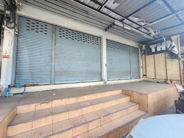 อาคารพาณิชย์ 2 คูหา 4 ชั้น ซ.พหลโยธิน 72 อ.ลำลูกกา จ.ปทุมธานี ทำเลมุมดี ข้างเซียร์รังสิต เนื้อที่ 41.52 ตรว.