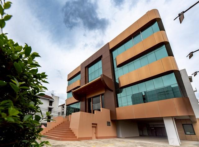 ให้เช่าอาคาร 5 ชั้น 1500 ตรม. ทาวน์อินทาวน์ ถ.ประดิษฐ์มนูธรรม ใกล้ทางด่วนรามอินทรา