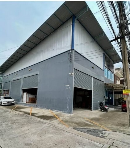  ให้เช่าโกดัง 420 ตารางเมตร  ความสูง  7  ม.  ห้องน้ำ 2 ห้อง ซอยพัฒนาการ 38
