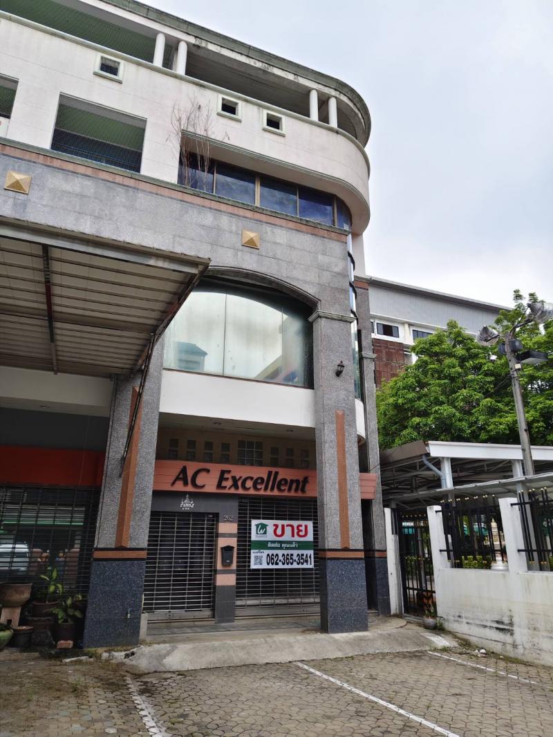 ขายด่วน โฮมออฟฟิศ 4 ชั้น โครงการกรุงธนเมืองแก้ว ทำเลทอง หลังริม เยื้องตั้งฮั่วเส็ง-เก่าขายโฮมออฟฟิศ 4 ชั้น ในพิ้นที่โครงการกรุงธนเมืองแก้ว ทำเลทอง ถนนสิรินธร บางพลัด ติดถนน ติดศูนย์วิทยาศาสตร์ มหาวิทยาลัยสวนดุสิต เดินทะลุถึงกันได้ รายละเอียด:-- เนื้อที่  34.5 ตรว.- พื้นที่ใช้สอย 397.5 ตรม.- 5 ห้องนอน 4 ห้องน้ำ- ที่จอดรถ 2 คัน###การเดินทางสะดวกมาก ไม่ว่าจะใช้รถหรือขนส่งส�