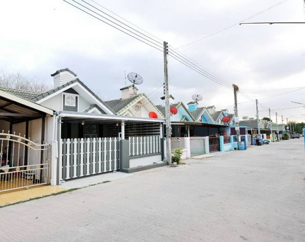 ใกล้ ห้าง ck พลาซ่า บ้านอยู่ติดกับ รร ปลวกแดงพิทยาคม ผ่อนเพียงเดือนล่ะ 4000 บาท