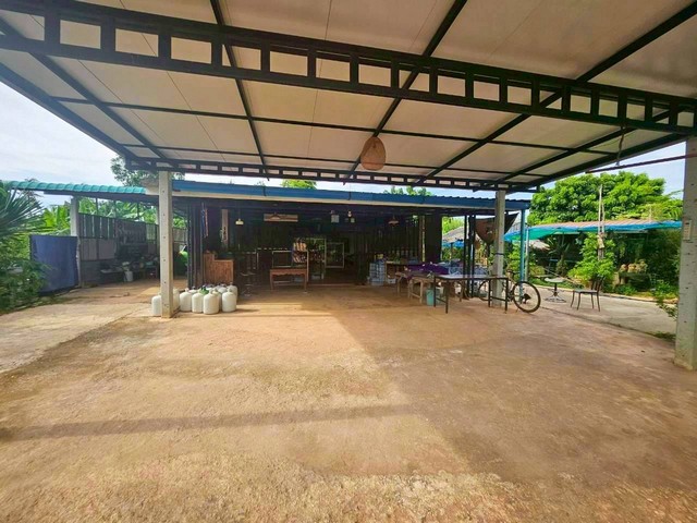 ขายบ้านเดี่ยวชั้นเดียวพนัสชลบุรีที่ดินเนื้อที่ 227 ตารางวา บ้าน 2 นอน 2 ห้องน้ำ อยู่ติดหน้าทางสามารถค้าขาย ,ทำอู่รถหรือธุรกิจอื่นๆ