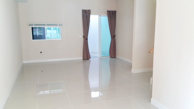 ปล่อยเช่าหรือขาย ทาวน์โฮม 2 ชั้น The Color บางนา-วงแหวน ใกล้เมกาบางนา-สนามบินสุวรรณภูมิ 3 นอน 2 น้ำ