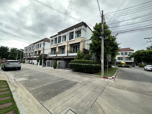 [ขาย] ทาวน์โฮม 3 ชั้น บ้านกลางเมือง เกษตร-นวมินทร์ | หลังริม | สวนใหญ่ | ลดพิเศษ 5.85 ล้าน