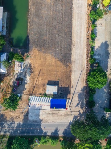 โครงการที่ดินแบ่งขาย ปทุมธานี 2พิกัด : เลียบคลองเจ็ก ลาดหลุมแก้ว ปทุมธานีที่ดินพร้อมสร้างโกดัง โรงงาน ที่ดินเขตติดต่อโซนบางใหญ่ บางบัวทอง จ.นนทบุรี- จุดศูนย์กลางการคมนาคมทางธุรกิจที่สำคัญ เหนือ ใต้ ออก ตก ใกล้ศูนย์การค้า รถไฟฟ้า มอเตอร์เวย์ เดินทางสะดวกสะบายพิกัด : เลียบคลองเจ็ก ลาดหลุมแก้ว ปทุมธานีการพัฒนาโครงการ- ปรับปรุงหน้าดิน ถมอัด เตรียมพื้นที่สำ�