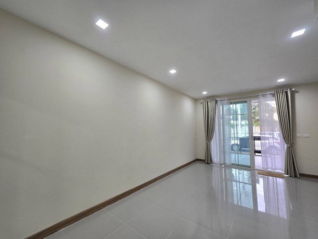 ขายทาวน์โฮม โกลเด้น ทาวน์ ติวานนท์ แจ้งวัฒนะ 19.6 ตร.ว 4นอน มีห้องพระ ใกล้โรบินสัน ศรีสมาน