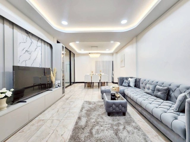 ให้เช่าบ้านเขตห้วยขวางปรับปรุงใหม่ทั้งหลังมี6นอน4น้ำตกแต่งสวยเฟอร์ฯครบใกล้ Central Rama9 และ MRT พระราม9เพียง 500เมตร เช่า150,000บาท/เดือนรายละเอียด-ทาวน์โฮม 2 ชั้น เนื้อที่ 30 ตารางวา 200 ตร.ม-มี 6ห้องนอน 4 ห้องน้ำ 1 รับแขก 1 ห้องครัว-แอร์ 7 เครื่อง เฟอร์นิเจอร์ครบพร้อมเข้าอยู่-ทำเลดีใกล้เซนทรัลพระราม9 / MRTพระราม9-หาของกินง่ายมาร้านอาหารไทย จีน เกาหลี รายล้อม-เหมาะพักอาศัยและทำโฮมออฟ