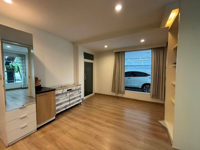 ให้เช่า บ้าน ย่าน เลียบด่วนเอกมัย-รามอินทรา   ลาดพร้าว Exclusive ซ.โยธินพัฒนา11 ใกล้ห้าง Chic Republic ตรงข้ามเดอะคริสตัล , เซ็นทรัลอีสวิล