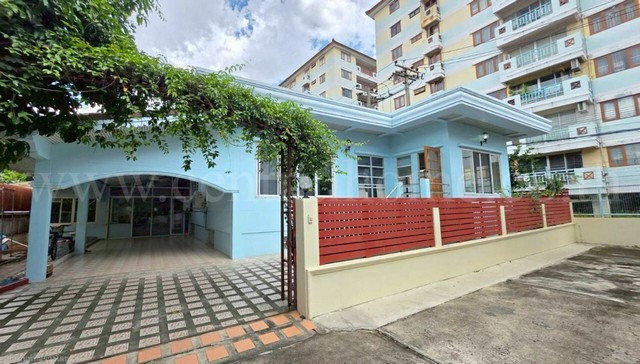 บ้านเดี่ยวชั้นเดียว ที่ดิน 86 ตารางวา ถนนสรรพาวุธ ใกล้รถไฟฟ้า บางนา 