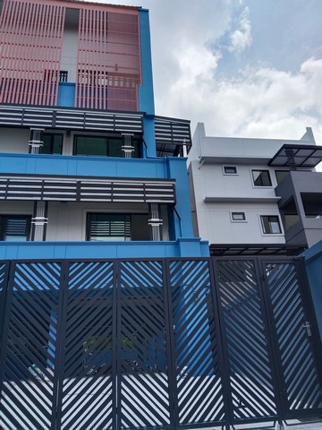 HR2739ให้เช่าโฮมออฟฟิศ 4 ชั้น เดินทางสะดวก ตั้งอยู่ระหว่าง MRT สุทธิสาร และ MRT ห้วยขวาง