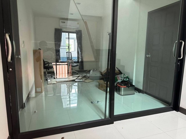 HR2739ให้เช่าโฮมออฟฟิศ 4 ชั้น เดินทางสะดวก ตั้งอยู่ระหว่าง MRT สุทธิสาร และ MRT ห้วยขวาง