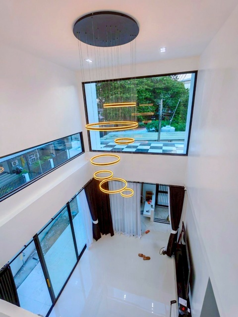 บิวท์อินครบ 5นอน เอกมัย-ทองหล่อ ให้เช่าบ้านหรู 3 ชั้น หลังมุม 42ตร.วา. รร.นานาชาติ SISB 1.8 กม. MRT รามคำแหง 1.7กม. 312ตร.ม สร้างใหม่  