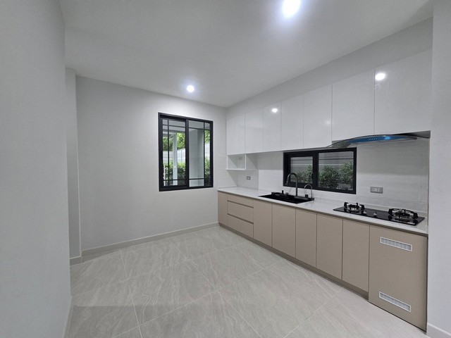 ให้เช่าทาวโฮมหรู ถนน อ่อนนุช 21 ใกล้ BTS อ่อนนุช  หลังมุม 3 ชั้น บ้านกลางเมือง คลาสเซ่ สุขุมวิท 77 ,