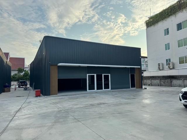 ให้เช่าโกดัง 136 ตรม. ย่านทาวน์อินทาวน์ เลียบด่วน เหมาะทำสต็อกสินค้า ออฟฟิศ Warehouse