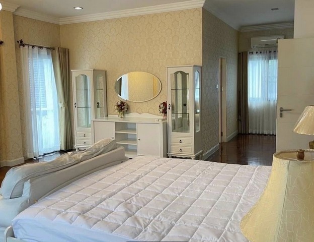 ให้เช่าบ้านเดี่ยว 130 ตารางวา 5 ห้องนอน 4 ห้องน้ำ มีอ่างจากุชชี่ โครงการ Perfect Masterpiece ติดถนนราชพฤกษ์