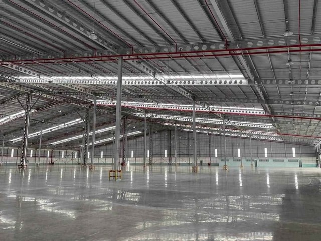 ให้เช่าโรงงานผังม่วงชลบุรี  ให้เช่าโรงงานศรีราชาชลบุรี ผังม่วงลาย พื้นที่ใช้สอย 22,400 ตรม. สามารถผลิตได้