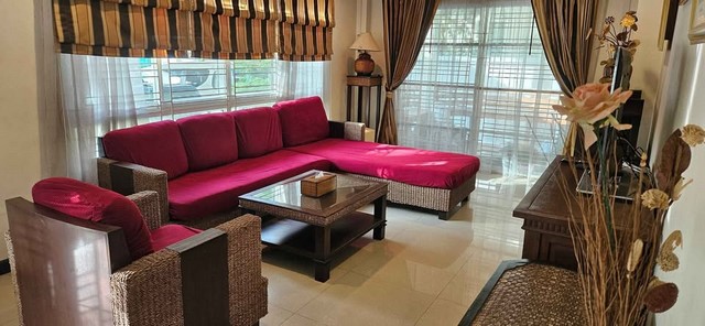 ขายบ้านเดี่ยวหลังใหญ่พร้อมอยู่ชลบุรี บ้านเดี่ยว 2 ชั้นศรีราชาชลบุรี บนเนื้อที่ 80.1ตรว