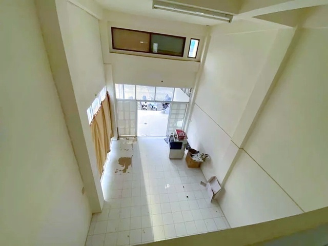 ดูโฮม รังสิต-คลอง6 800 ม.รพ.ธัญบุรี 1.9กม. ให้เช่าอาคาร 3 ชั้นมีชั้นลอย ห้องริม 2-3นอน 3 น้ำ ม.อีสเทิร์นเอเชีย 2.7 กม. BTS คูคต