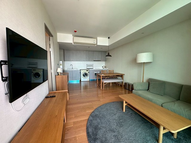 TEL:088-559 5199 คุณเอLine:https://line.me/ti/p/C0eGe0whLXเช่าคอนโด Marina Bayfront ศรีราชา – วิวทะเล ชั้น 26ราคาเช่า: 20,000 บาท/เดือน (ราคาคุยกันได้)มัดจำ 2 เดือน - ล่วงหน้า 1 เดือนรายละเอียดห้อง:ขนาด 55 ตร.ม.1 ห้องนอน 1 ห้องน้ำ1 ห้องนั่งเล่น + 1 ห้องครัวเฟอร์นิเจอร์และเครื่องใช้ไฟฟ้าครบวิวทะเลและวิวเมือง ชั้น 26ทำเลดี เดินทางสะดวก ใจกลางเมืองศรีราชา- ใกล้ Atara Mall, Maxvalue, Robinson Sriracha- ใกล้ รพ.พญาไท, รพ.สมิติเวช- ใกล้ Central Sriracha, สวนสาธารณ