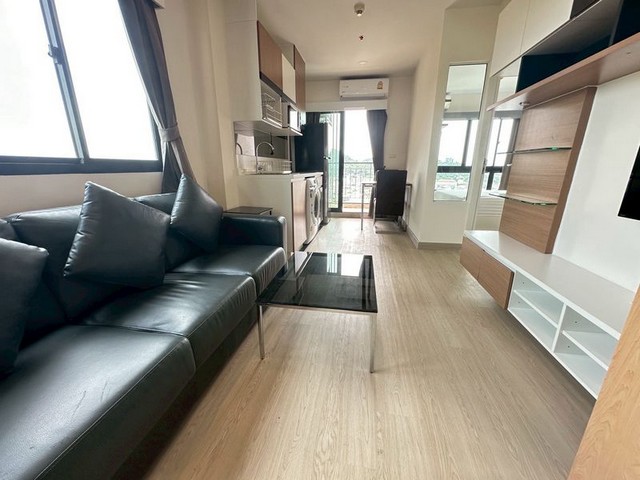 TEL:088-559 5199 คุณเอLine:https://line.me/ti/p/C0eGe0whLXให้เช่า พลัสคอนโด ศรีราชาขนาด 33.61 ตร.ม. | ชั้น 23 | ห้องหัวมุมคอนโดสไตล์โมเดิร์นญี่ปุ่น ใจกลางเมืองศรีราชา ใกล้ชุมชนและนิคมอุตสาหกรรมค่าเช่า 10,000 บาท/เดือนล่วงหน้า 1 เดือน - มัดจำ 2 เดือนห้องสตูดิโอ พร้อมเฟอร์นิเจอร์ครบ และเครื่องใช้ไฟฟ้าสิ่งอำนวยความสะดวกครบครันสระว่ายน้ำฟิตเนสออนเซ็นห้องคาราโอเกะระบบรักษาความปลอดภัย 24 ชม.เหมาะสำหรับค