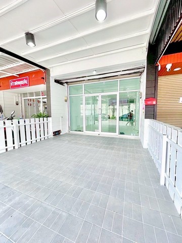 ขายด่วนๆทาวน์เฮ้าส์ในเมืองเชียงใหม่ 3 ชั้น ย่าน5แยกสันติธรรม ถนนราชดำริ  ตำบลช้างเผือก อำเภอเมืองเชียงใหม่ จังหวัดเชียงใหม่