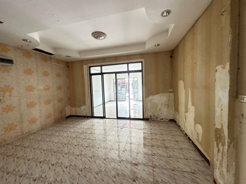 ขายทาวน์เฮ้าส์มือสอง เขตลาดกระบัง กรุงเทพมหานคร  โครงการ รุ่งกิจวิลล่า 11