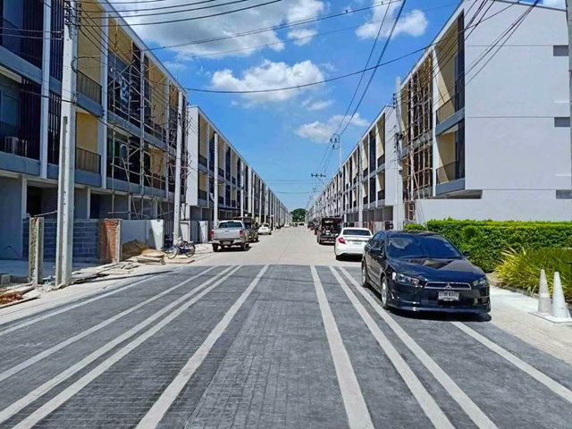 ตลาดมีนบุรี 1กม.หทัยราษฎร์ นิมิตรใหม่ MRT ตลาดมีนบุรี 1.2 กม. ให้เช่า คฤหาสน์แนวตั้ง ทาวน์โฮม 3 ชั้น 20ตร.วา. 3น้ำ สุวินทวงศ์ 