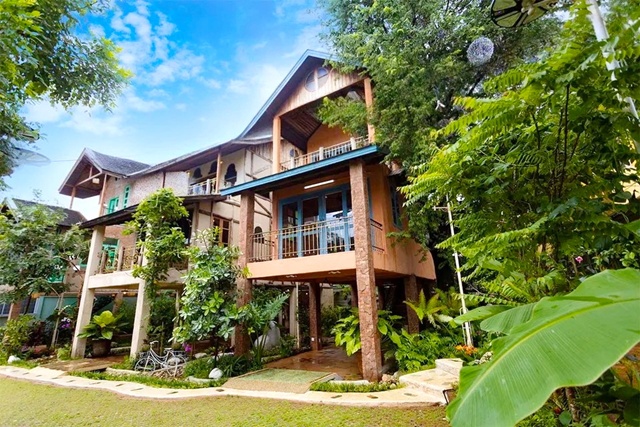 สร้างใหม่ สไตล์อังกฤษ 3นอน โลตัส เชียงใหม่  รวมโชคมอลล์ 700 ม.ให้เช่าบ้านเดี่ยว 3 ชั้น  2 น้ำ  ติดถนนใหญ่ สามารถทำการค้า 