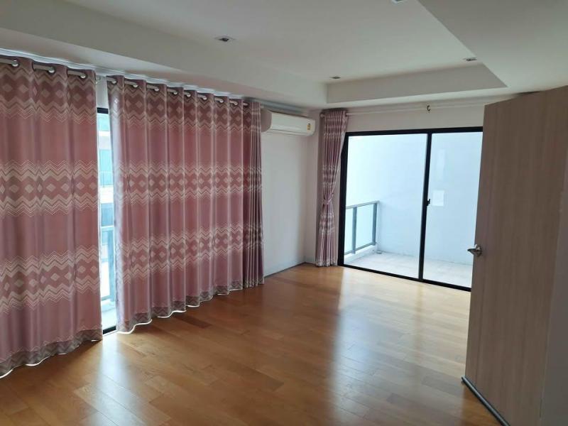 ให้เช่าบ้านแฝด 3 ชั้น 243 ตร.ม. 4 ห้องนอน โครงการ ศุภาลัย เอสเซ้นส์ ลาดพร้าว 107 บ้านเปล่า ใกล้เดอะมอลล์บางกะปิ