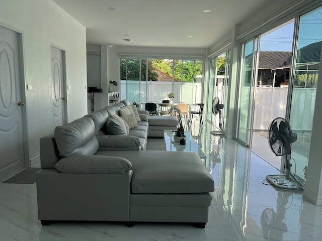 BH3682 ให้เช่าบ้าน 2 ชั้น สีขาวสไตล์โมเดิร์น มินิมอล ใกล้สุวรรณภูมิ ลาดกระบัง บ้านสร้างเอง พร้อมเข้าอยู่