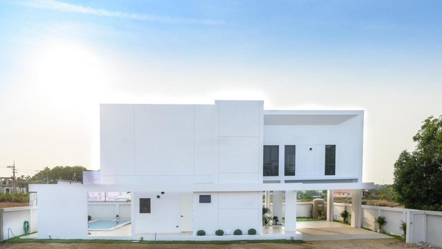 ขายบ้านเดี่ยวพลูวิลล่า 2 ชั้น 380 ตร.ว พร้อมสระว่ายน้ำส่วนตัว ทุ่งกลม-ตาลหมัน อ.บางละมุง จ.ชลบุรีรายละเอียด:พื้นที่รวม 3 งาน 80 ตรว (380 ตรว.)4 ห้องนอน 5 ห้องน้ำ แต่งครบพร้อมอยู่- เฟอร์นิเจอร์ ชุดบิวอินครบ- ฟรี ผ้าม่านทั้งหลัง- ฟรี แอร์ 5 เครื่อง- ฟรี สมาร์ททีวี- ฟรีตู้เย็น - ฟรี เตา+ตู้อบ+ไมโครเวฟ+เครื่องดูดอากาศ+เครื่องทำน้ำร้อน- ฟรี ปั้มน้ำ+ถังเก็บน้ำ- ฟรี จัดสวนราคาขาย 15,800,000 บ