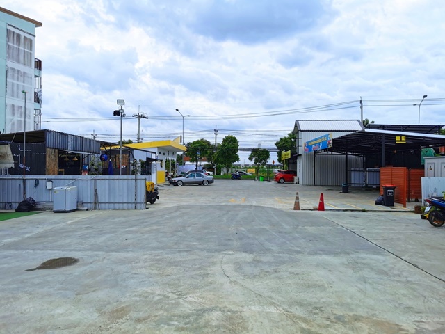 กลีบหมู ร้านค้า หทัยราษฎร์  Fashion Island The Promenade ให้เช่า​ ที่ดินเปล่า ถมแล้ว 400 ตรม. พร้อมที่จอดรถ  นิมิตรใหม่ 