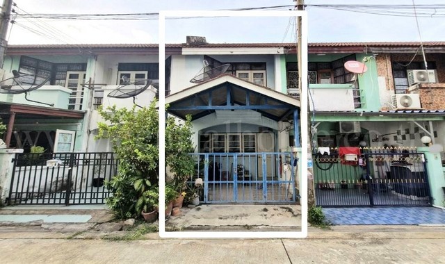 ทาวน์โฮม ทรัพย์กานดา ถนนกรุงเทพ - ปทุมธานี บ้านกลาง ถูกที่สุดในโครงการ
