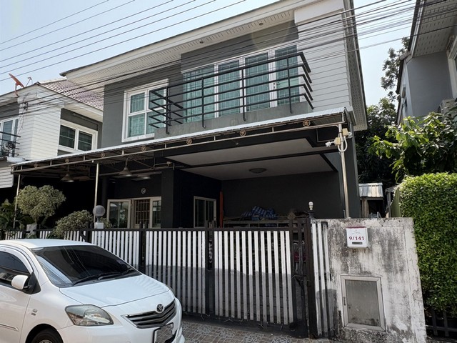 ขายบ้านแฝดสสไตล์บ้านเดี่ยว 2 ชั้น ตกแต่งต่อเติมบางส่วนพร้อมเฟอร์   หมู่บ้านรัชชา5 ถนนบางใหญ่-บางคูลัด ใกล้เซ็นทรัลเวสเกต คุณวรรณ   :   064-782-8966   (AG)ID line  :   wan42879  https://line.me/ti/p/qbnaHZKGUkราคาขาย   4,100,000    บาทค่าโอนคนละครึ่ง     รหัส WANS6881-เนื้อที่ขนาด 36.8 ตารางวา  -พื้นที่ใช้สอย  159 ตารางเมตร-3 ห้องนอน 2 ห้องน้ำ-2 ที่จอดรถ-บ้านเลขที่  9/141- ต่อเติมห้องครัวหลังบ้าน- ต่อเติมหลังคาโรงจอดรถ-เฟอร์นิเจอร์บางส่ว