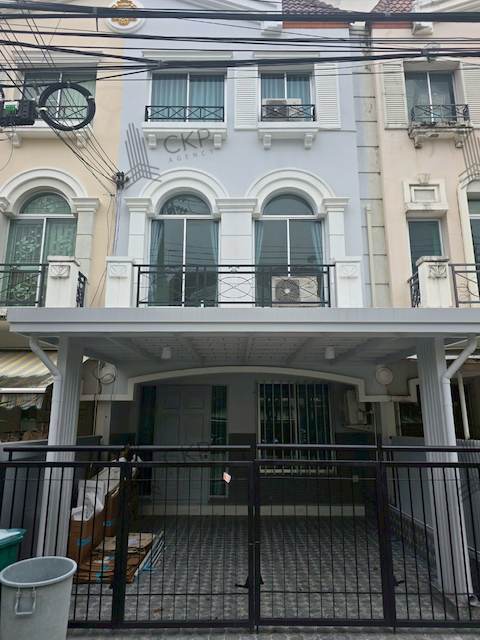 บ้านกลางเมือง Swiss Town ถนนเกษตรนวมินทร์ รีโนเวทใหม่ทั้งหลัง สามารถจอดรถประจำได้ 3-5 คัน (รับจดทะเบียนบริษัท)