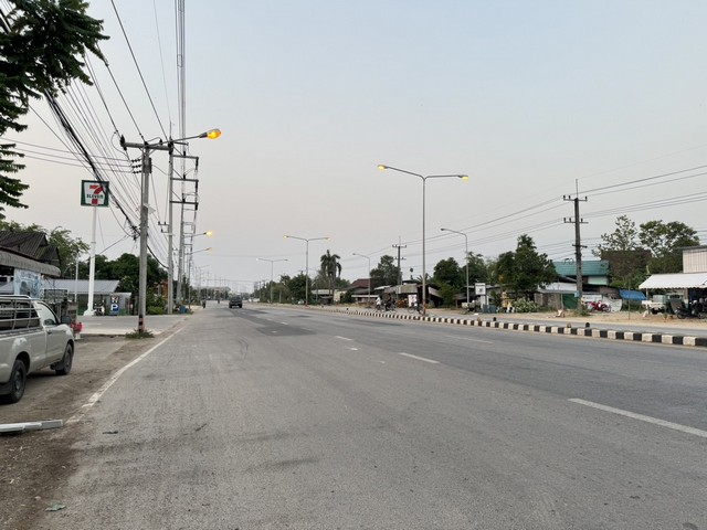 ขายขาดทุนอาคารพาณิชย์ 3 ชั้น ติดถนนสายแม่สอด-อุ้มผาง ใกล้รร.แม่กุวิทยาคม