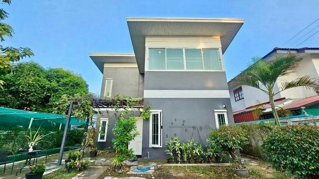 โซนช้างเผือก #ขายพร้อมผู้เช่า 4.29 ล้าน 60 ตรว. บ้าน 2 ชั้น ใจกลางเมืองเชียงใหม่ ทำเลทอง! เพียง 750 ม. จากถนนโชตนา