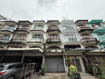 ขายอาคารพาณิชย์ 3 ชั้นครึ่ง ทำเลทอง ซอยจอมทอง 13 ใกล้ BTS ราคาพิเศษ