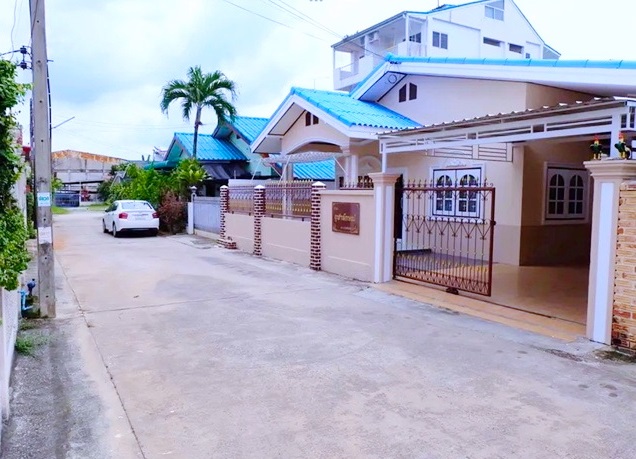 ฟาร์มโชคชัย ตลาดไนท์ ปากช่อง 400ม.ให้เช่าบ้านเดี่ยวชั้นเดียว 46ตร.วา. 186ตร.ม. 2นอน 2น้ำ   รพ.กรุงเทพ ปากช่อง 3.0กม. ถ.มิตรภาพสายเก่า