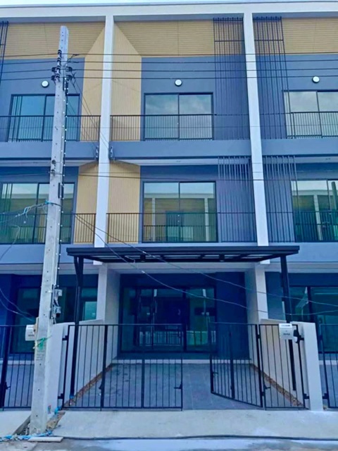 ทาวน์โฮม 3 ชั้น 19ตร.วา.หทัยราษฎร์  ให้เช่า คฤหาสน์แนวตั้ง MRT ตลาดมีนบุรี 1.2 กม. 3น้ำ ตลาดมีนบุรี 2 1.1 กม. นิมิตรใหม่-สุวินทวงศ์