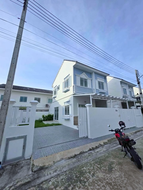 ให้เช่าบ้านเดี่ยว 2 ชั้น อมตะฝั่งดอนหัวฬ่อ ใหญ่มาก ใหม่ทั้งหลัง  40ตร.วา.160ตร.ม. 4 นอน 2 น้ำ ศุขประยูร ตลาดหนองตำลึง 1.6กม. 