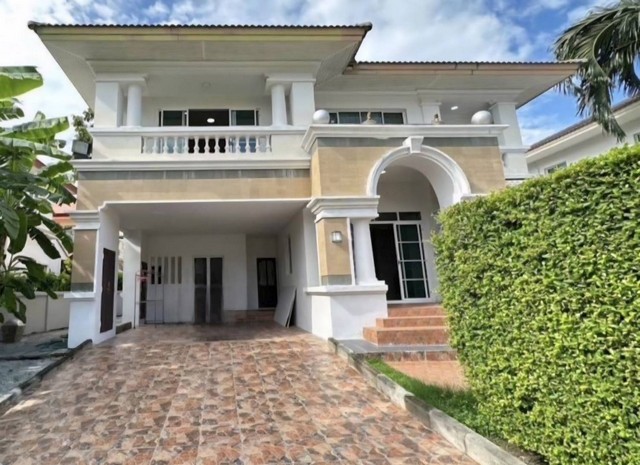 ให้เช่าบ้านเดี่ยว2ชั้น95ตรว.สวนหลวง /เฉลิมพระเกียรติร.9 •5ห้องนอน 4ห้องน้ำ •1ห้องรับแขก 1ห้องครัว •เฟอร์นิเจอร์และเครื่องใช้ไฟฟ้าครบ ทีวี65นิ้ว,แอร์7ตัว,ไมโครเวฟ,เครื่องทำน้ำอุ่น,เครื่องซักผ้า,ตู้เย็น•จอดรถได้4คัน อยู่ถนนเฉลิมพระเกียรติร.9  แขวง/เขต ประเวศ กรุงเทพฯ 10250• สิ่งอำนวยความสะดวก – สโมสร - สระว่ายน้ำ - ฟิตเนส - สวนสาธารณะ - สนามเด็กเล่น - กล้องวงจรปิด - รปภ.24 ชม.   