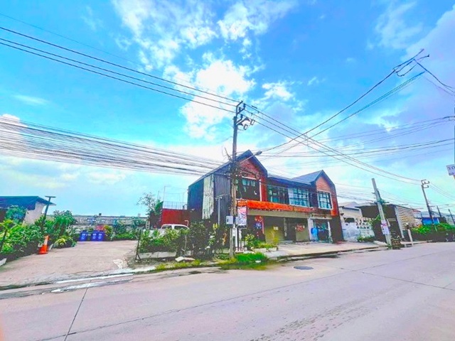 วิวบ่อน้ำ ร้านอาหาร คาเฟ่ โชว์รูม 2นอน โฮมโปร สุุวรรณภูมิ 1.4 กม. วินด์มิลล์  ให้เช่าอาคารพาณิชย์ 2 ชั้น